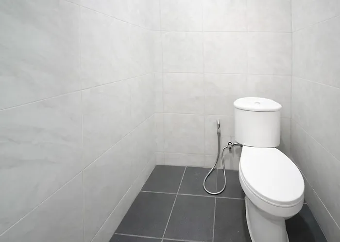 Urbanview Arta Guna Casa 2 ゲストハウス