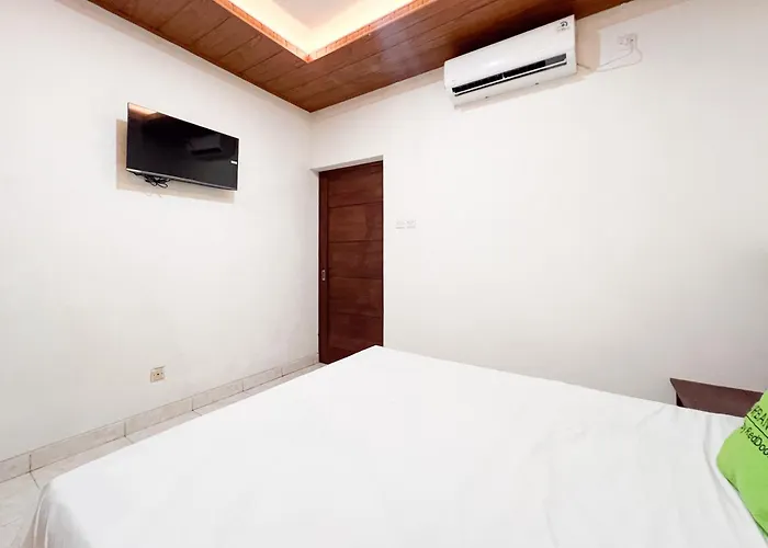Urbanview Arta Guna Casa 2 ゲストハウス 3*